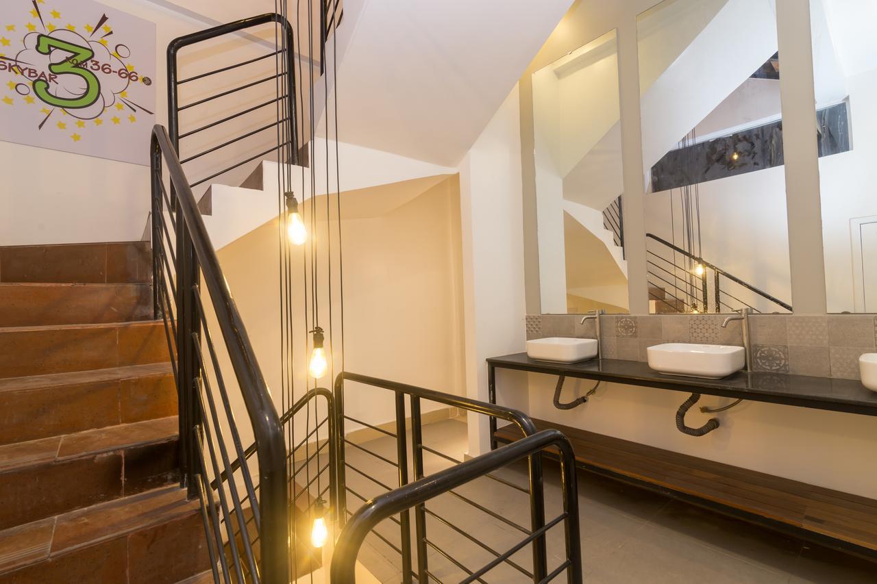 Oops Hostel Siem Reap Extérieur photo