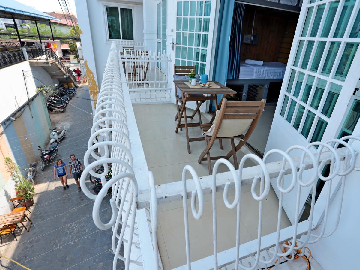 Oops Hostel Siem Reap Extérieur photo