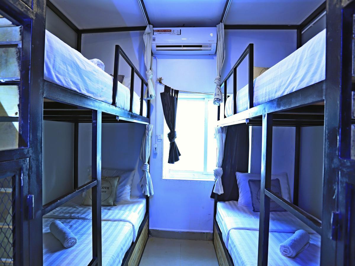 Oops Hostel Siem Reap Extérieur photo